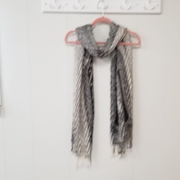 BUNDLE of 4 Lovely Scarfs/Wraps/Shawls - Picture 2 of 9